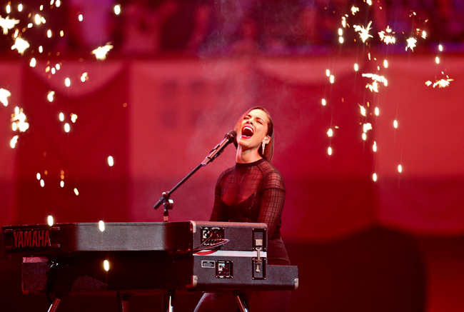 <p>US singer Alicia Keys performs during the 2012 MTV European Music Awards show at the Festhalle in Frankfurt, central Germany, Sunday, Nov. 11, 2012. Her new album Girl on Fire is a solid continuation of her neo-soul sound.</p>
