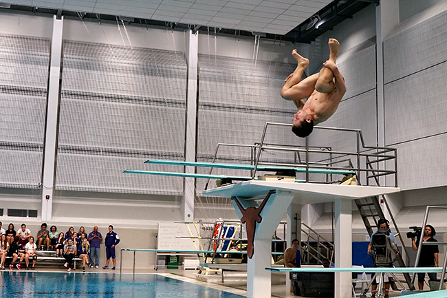 2015-11_20_Swimming_and_Diving_Mike