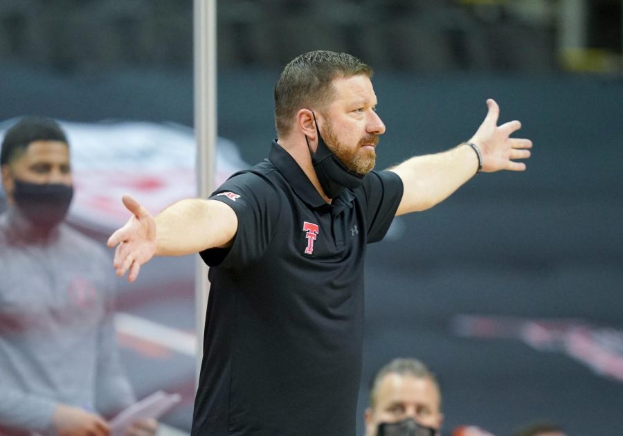 Chris Beard wastes little time in building competitive roster