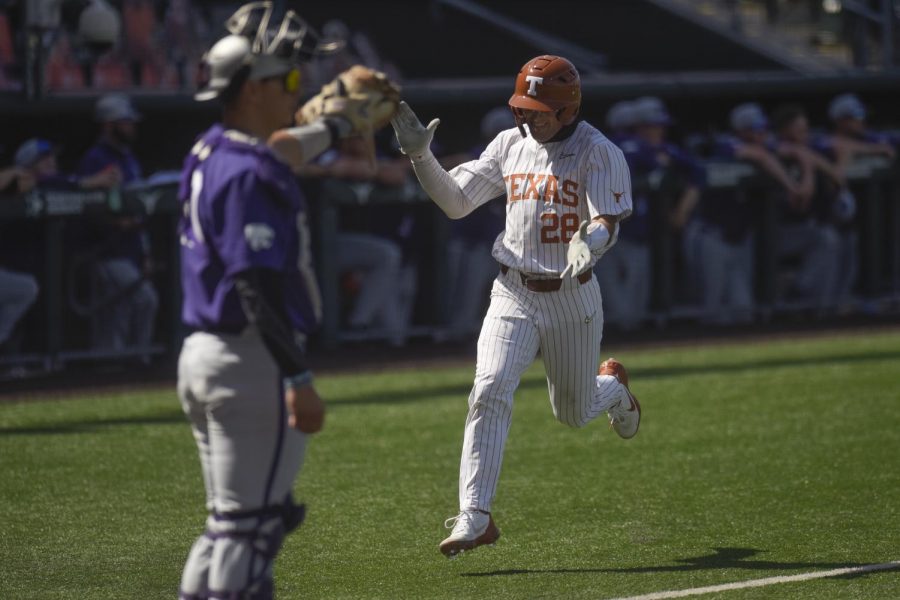 New infield helps secure series victory against Kansas State 15-1