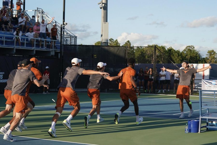 May Madness: No. 4 Texas men’s tennis comes back to beat No. 13 South Carolina, advances to Elite 8