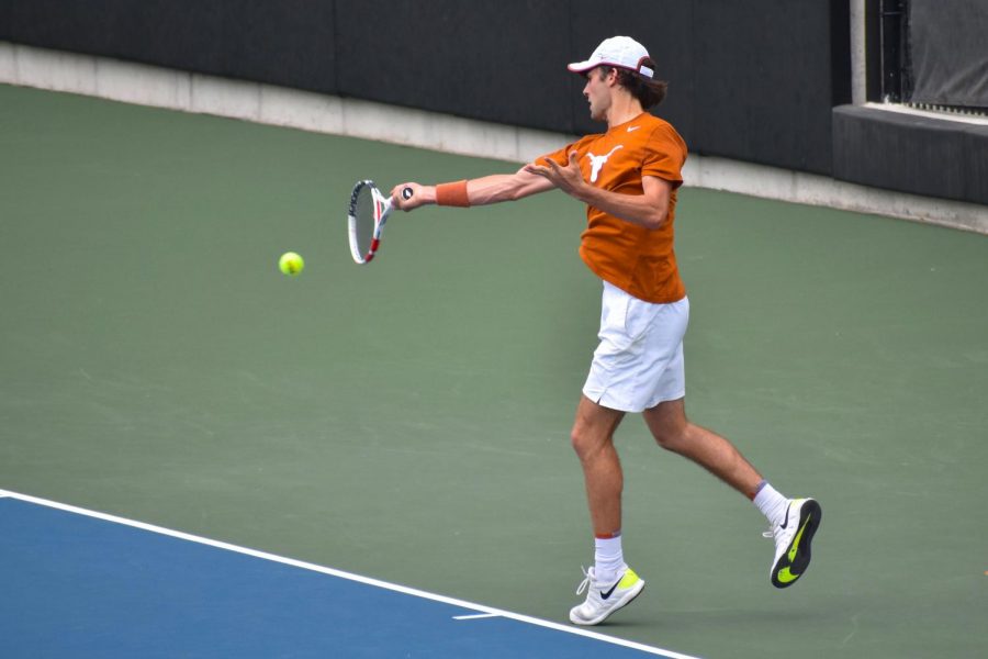 Same situation, fresh faces: No. 4 Texas men’s tennis begins national championship defense with new lineup and high hopes