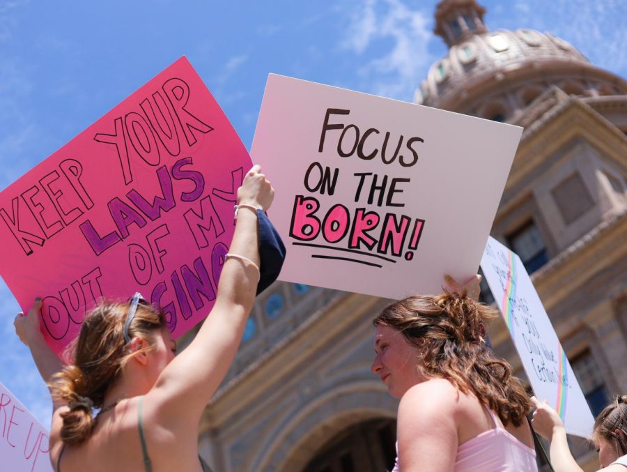 Citizens protest new abortion law outside Texas Capitol 