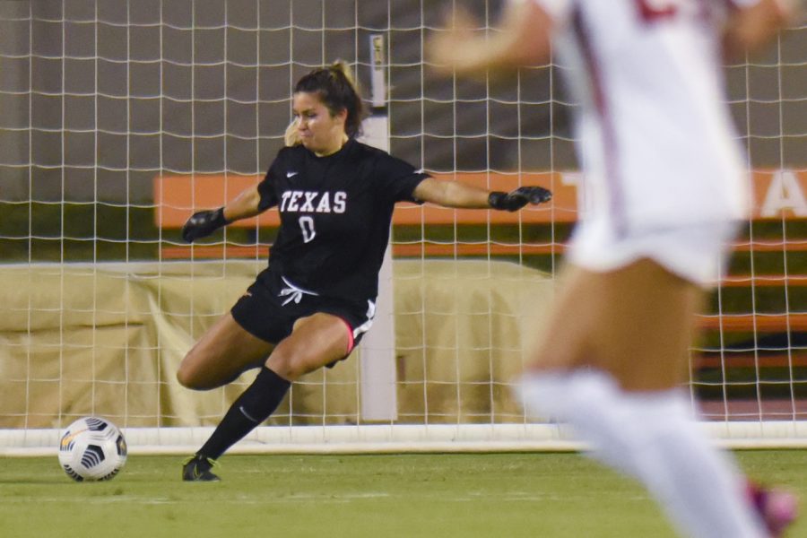 Longhorns lose in closing minutes of regulation to Oregon, 1-0