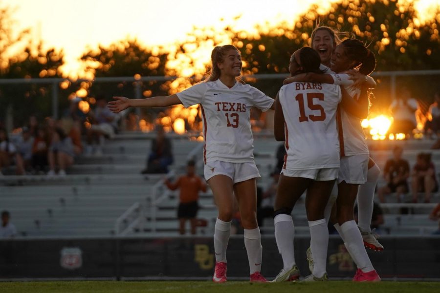 Texas+soccer+wins+big+against+Oklahoma+5-2%2C+advances+to+conference+tournament+semifinal