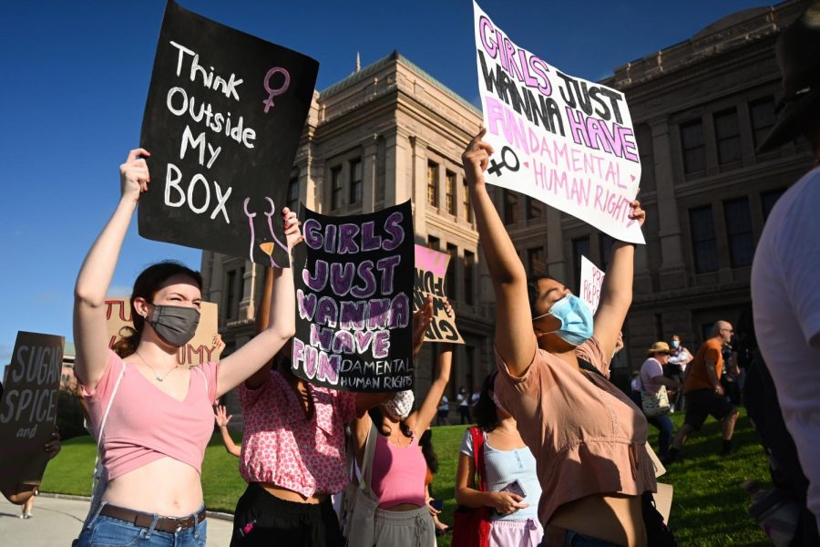 UT Students join Women’s March at State Capitol