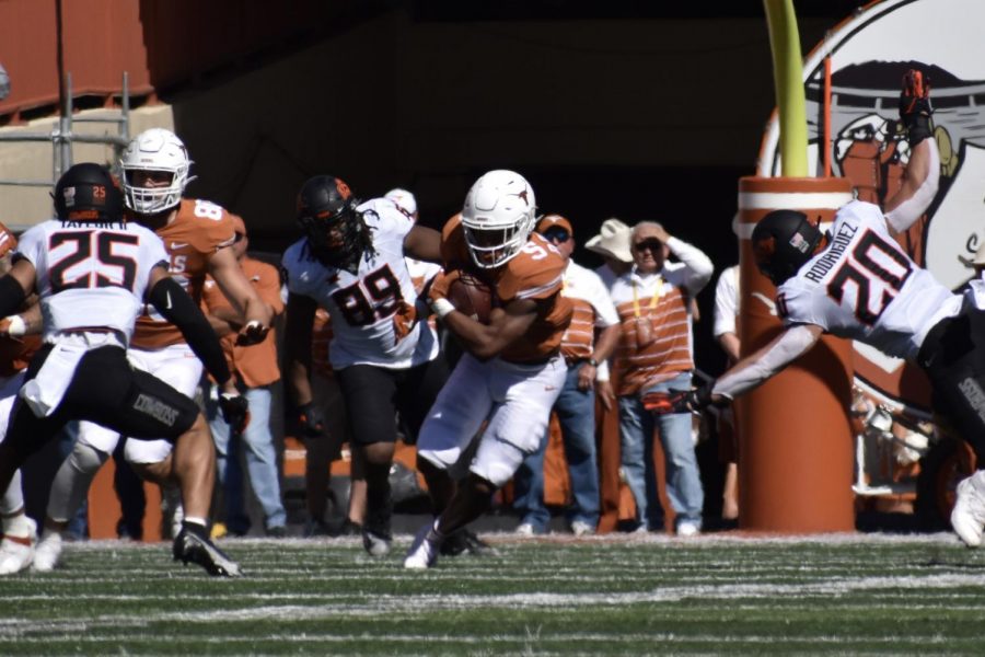 In most important half of the season, Texas’ offense fell apart again