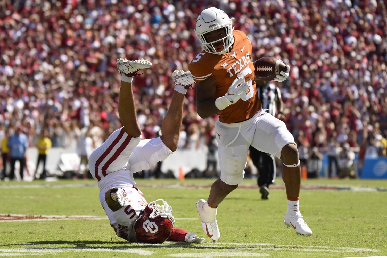 Bijan Robinson's stiff-arm on 21-yard run