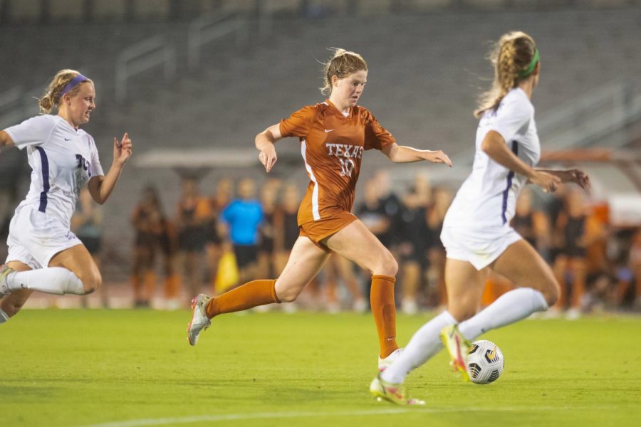 Texas+soccer+completes+first+undefeated+conference+regular+season+in+program+history+with+2-0+win+over+Kansas