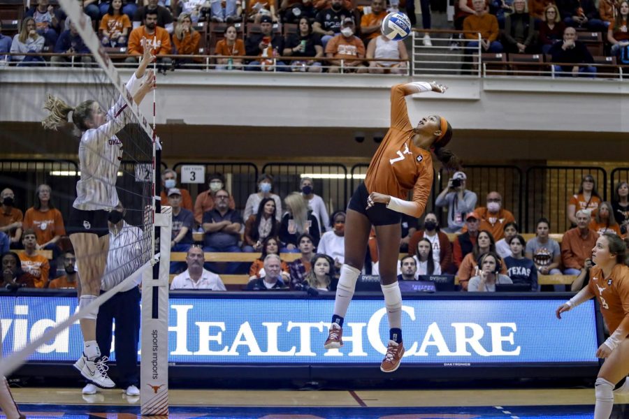Texas+volleyball+shows+up+to+show+down+at+Red+River+Rivalry%2C+wins+3-0+on+Saturday+with+double+sweep+over+Oklahoma
