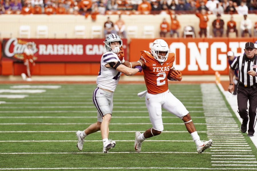 Texas utilizes wildcat formation to beat Wildcats, end regular season on high note