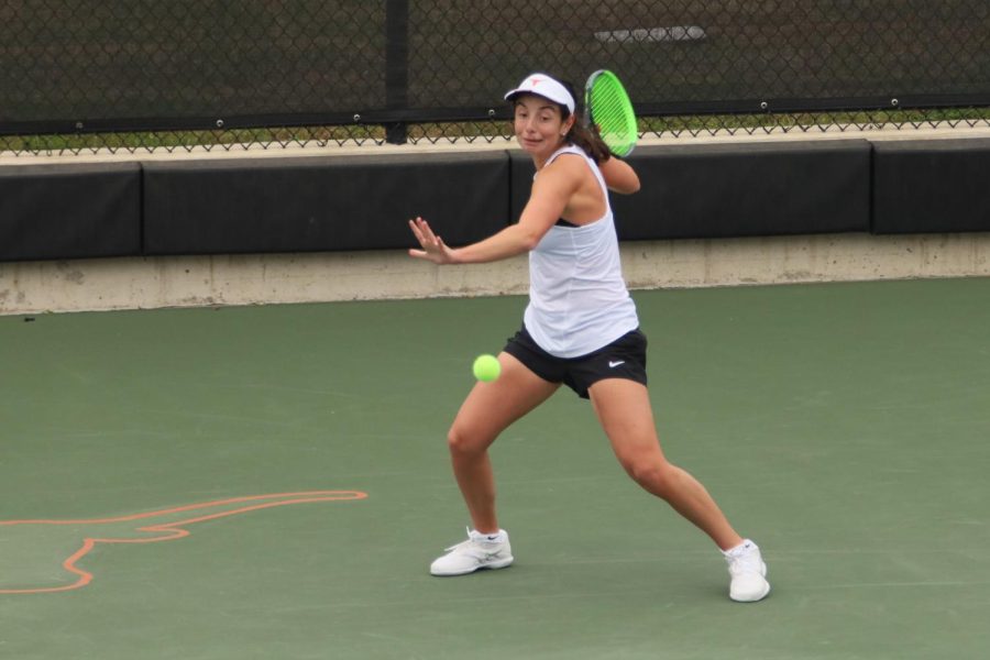 No. 1 Texas women’s tennis opens dual match play with 7-0 sweep of Texas State