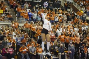 No. 1 Texas volleyball sweeps West Virginia, resets after loss earlier this week