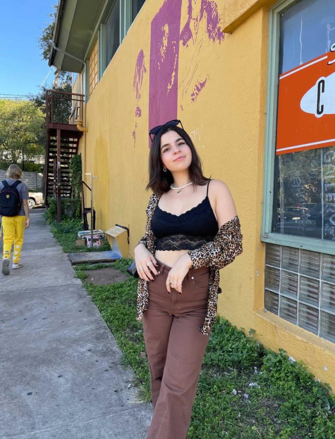 UT student Paulina Perez uses “Day in the Life” TikTok trend to connect with Hispanic community, offer advice