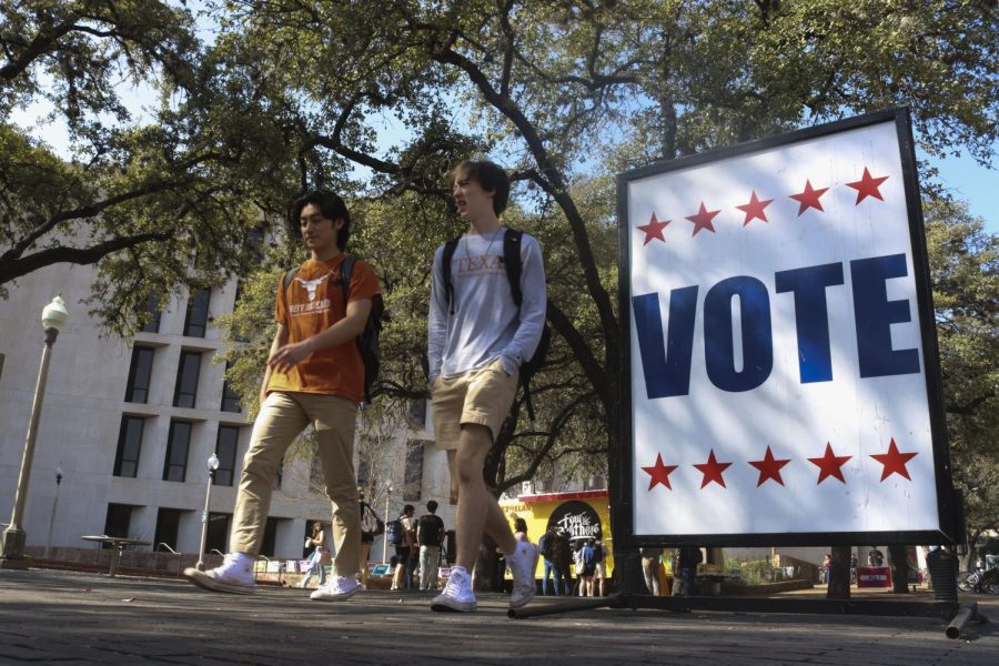 UT+students+utilize+early+voting+on+campus+for+March+1+primaries