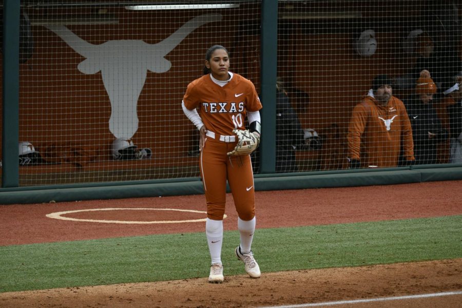 No. 23 Longhorn softball leaves UTSA, Tulsa in the dust in Round 2 of Texas Classic
