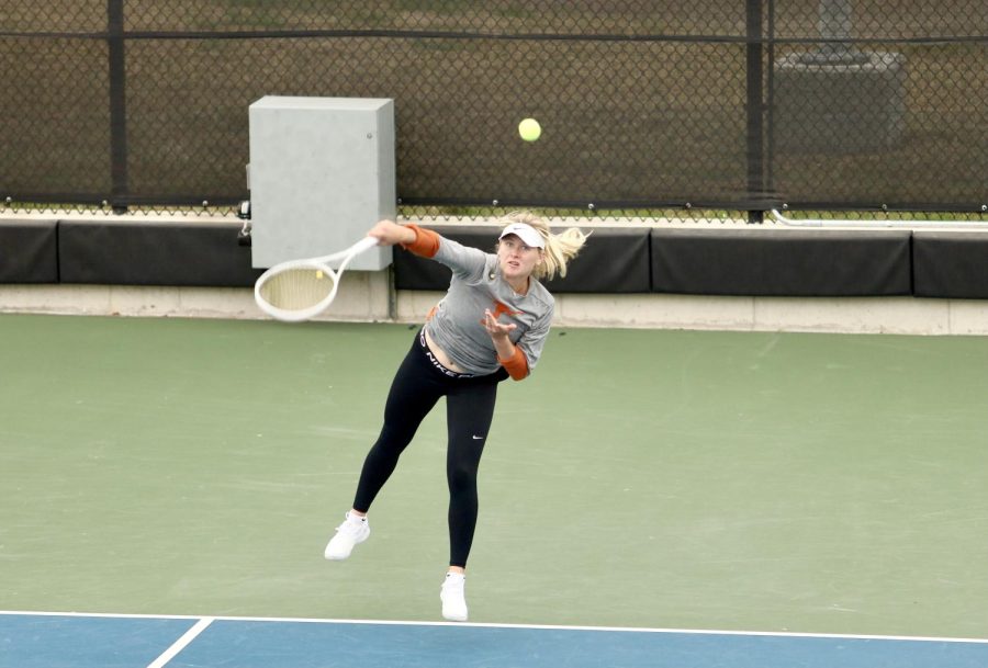 Former Longhorn tennis star Peyton Stearns wins pro tournament in her UT homecoming