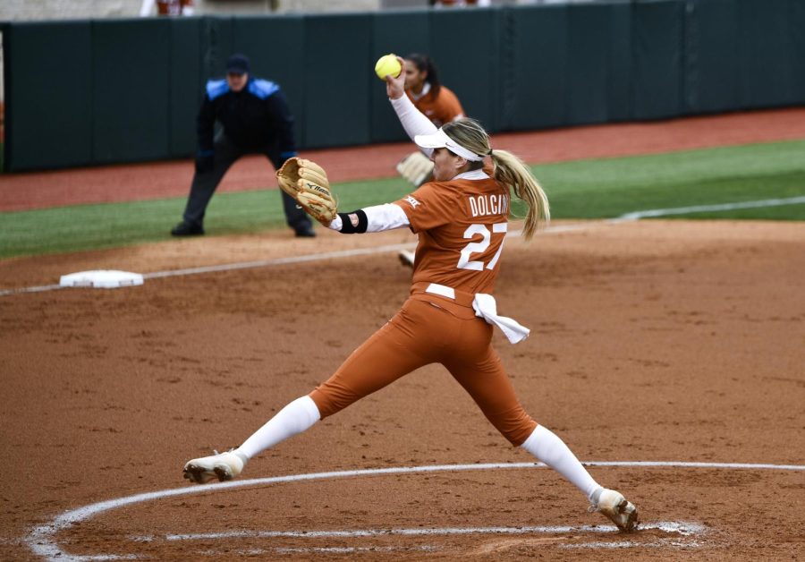 Hailey+Dolcini+racks+up+14+strikeouts%2C+leads+Texas+softball+to+victory+against+Sam+Houston+State