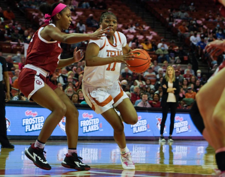 Women’s basketball’s strong second half leads to double-digit win over Kansas