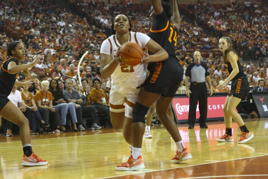 Texas takes down Utah 78-56, advances to Sweet 16 off career performance from Aaliyah Moore