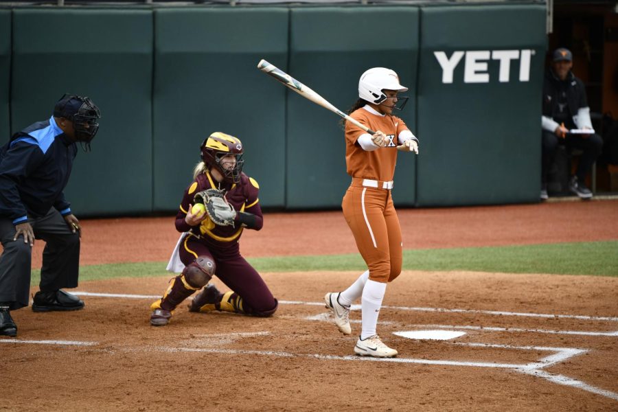 Texas softball relies on freshmen trio Sophia Simpson, Mia Scott, Katie Cimusz early in season