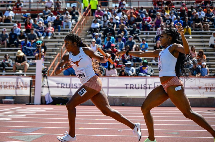 Texas+men%E2%80%99s%2C+women%E2%80%99s+track+and+field+dominate+A%26M+at+Dual+Meet