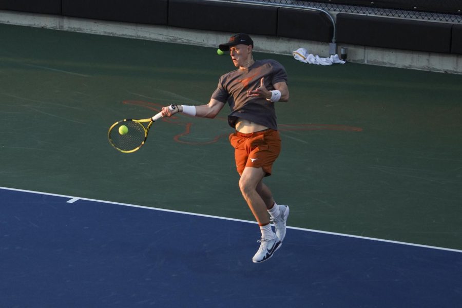 No. 11 Texas men’s tennis wins doubles point, drops 4 straight in singles to loss to No. 1 TCU