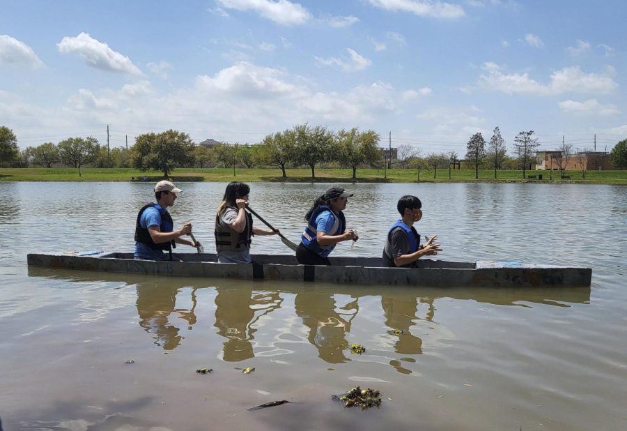 UT+concrete+canoe+team+places+3rd+in+competition+with+%E2%80%98U.S.S.+Tub%E2%80%99+despite+structural+issues