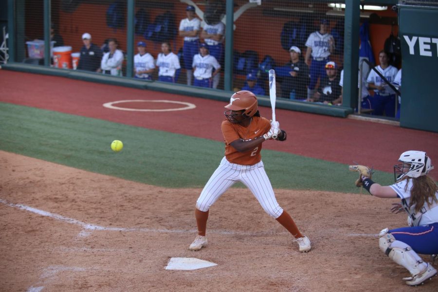 As Red River Rivalry approaches, Texas softball looks to bounce back from history of defeat against Oklahoma 