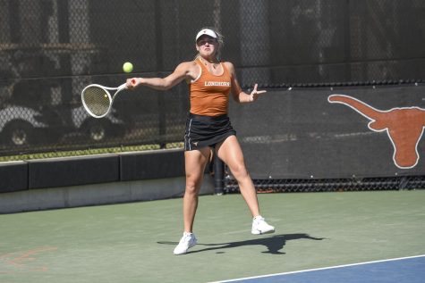 Texas looks to defend title in Big 12 Women’s Tennis Championship