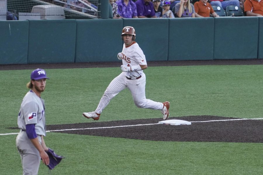 No. 7 Texas baseball pieces together 7-3 victory over No. 23 TCU to win series