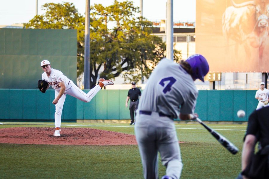 Hansen throws first complete game, leads No. 7 Texas baseball to 2-0 victory against TCU