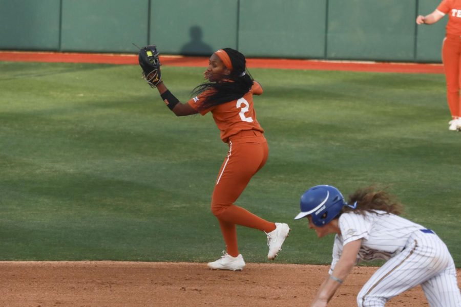 Texas softball completes sweep over Iowa State in 3-0 shutout