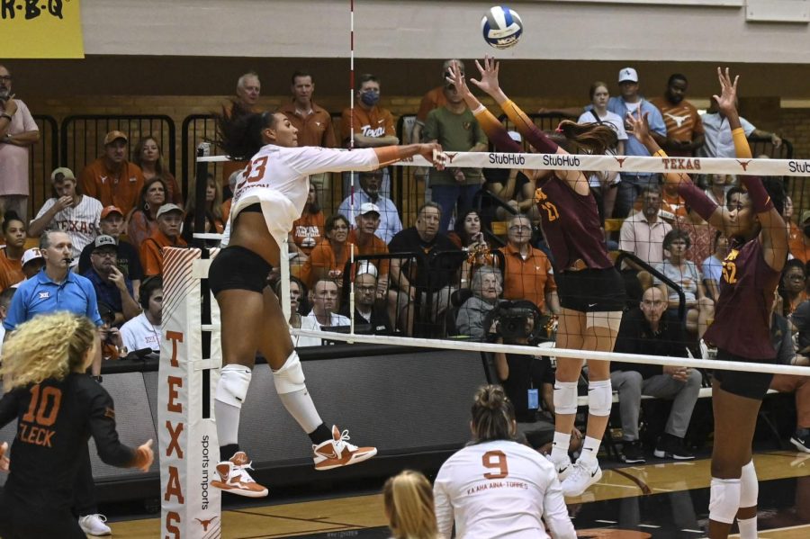 No. 1 Texas volleyball exacts revenge over Iowa State with sweep