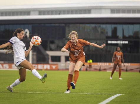 Texas soccer falls short of victory, draws with Oregon on the road
