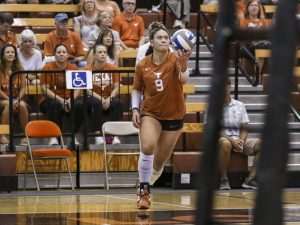 No. 1 volleyball sweeps Oklahoma in Red River matchup