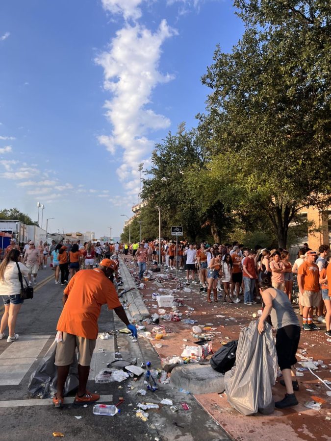 Trash aftermath of Texas vs. Alabama game requires three-day clean up