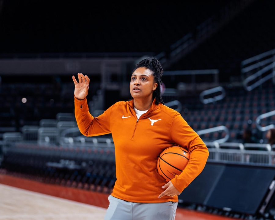 Women's basketball assistant Lindsay Wisdom-Hylton ready to get to work –  The Daily Texan