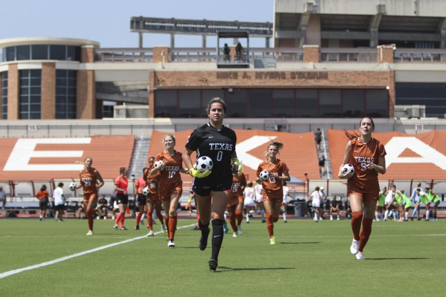 Savannah Madden holds banged-up Texas soccer team together, propels title hopes