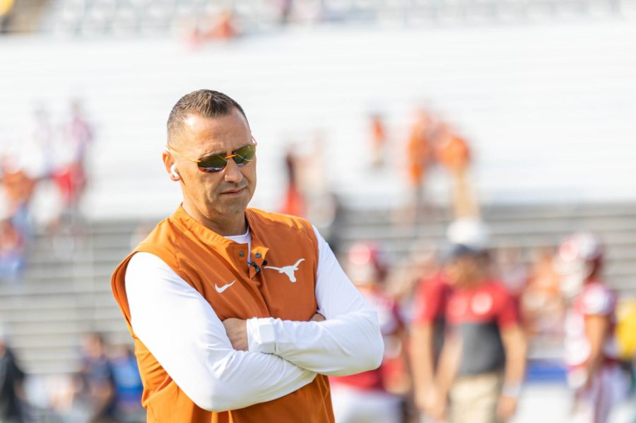 Head football coach Steve Sarkisian watches his team practice prior to the Texas vs. OU game on Oct. 8, 2022. 