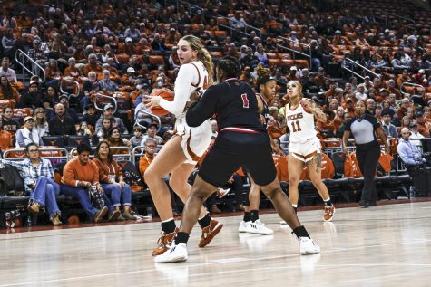 No. 3 Women’s basketball opens season with win over Louisiana