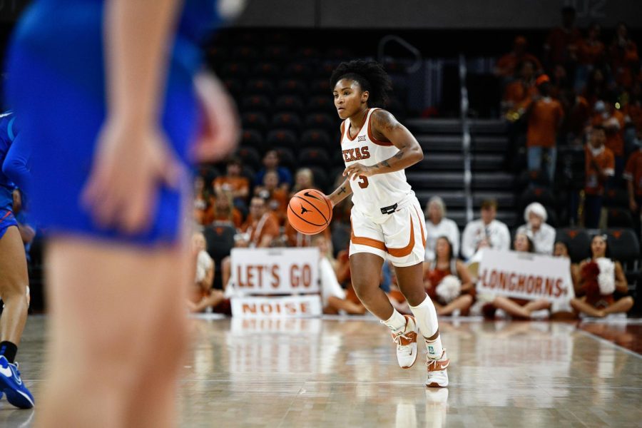No. 3 Texas falls to No. 5 UConn in first road test