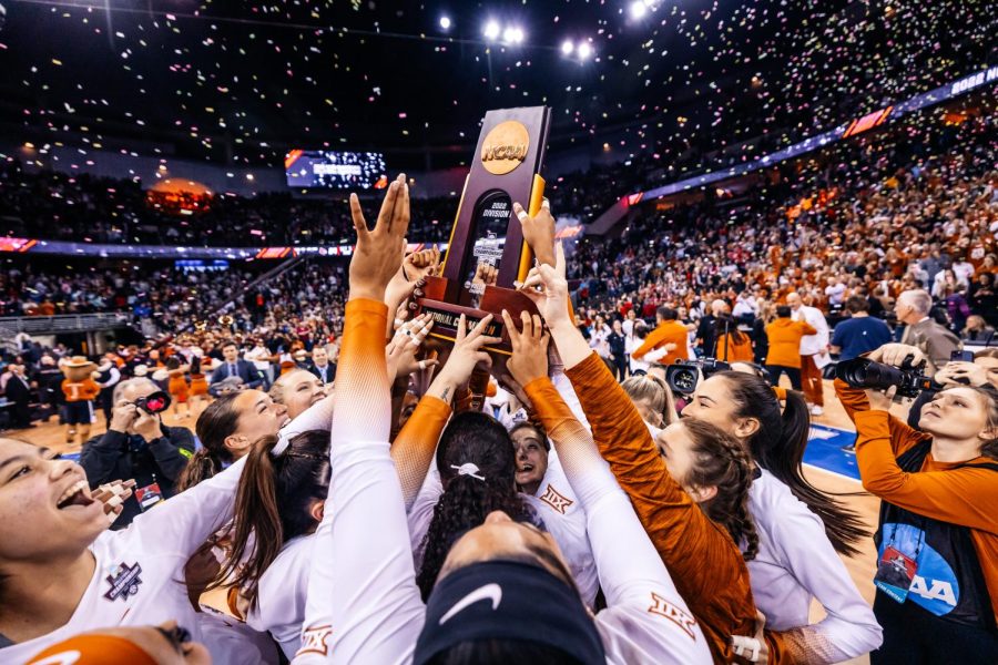Texas volleyball claims national championship, ends decade-long title drought