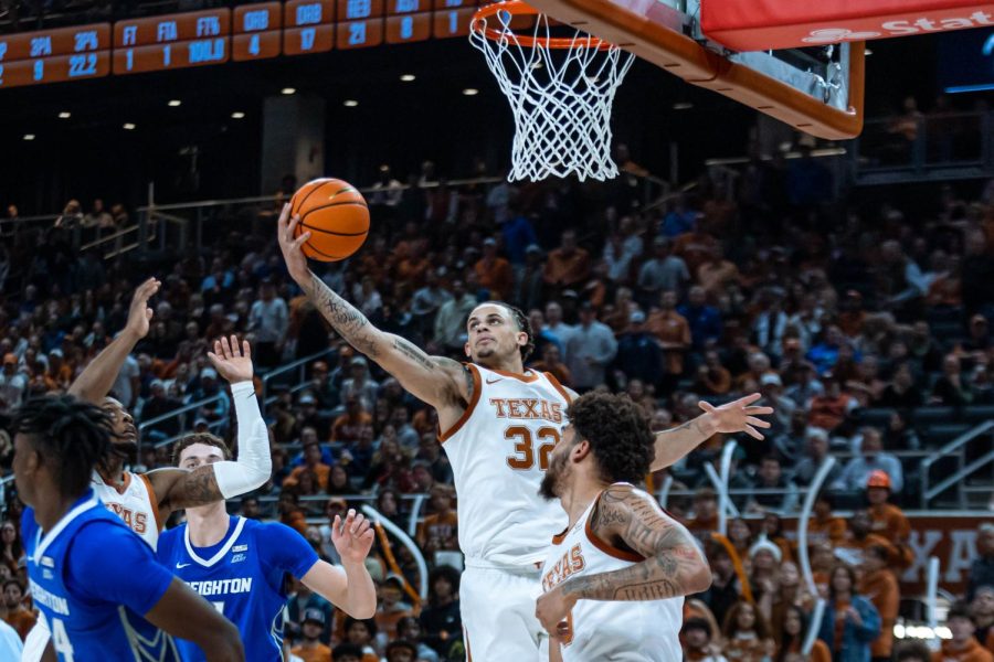 No. 19 Texas men’s basketball escapes with a narrow 81-80 victory over Louisville