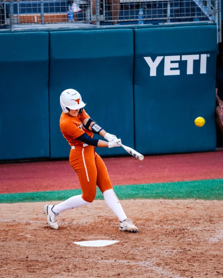 No.+7+Texas+softball+sweeps+No.+3+OSU+in+three-game+series%2C+Reese+Atwood+saves+Texas+with+two+game-winning+hits