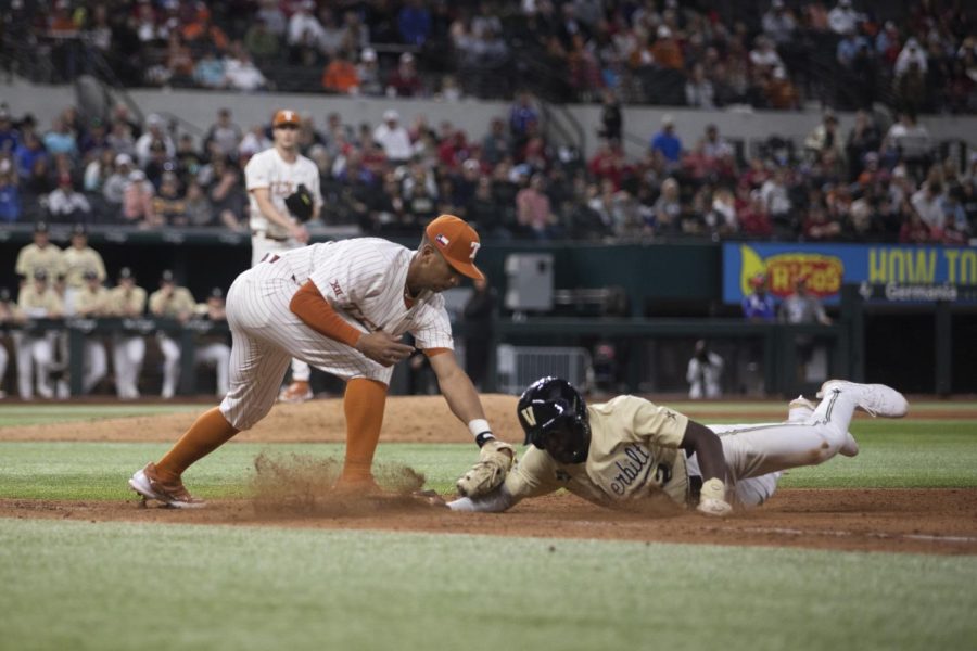 Texas baseball’s season ends on stunning Stanford walk-off