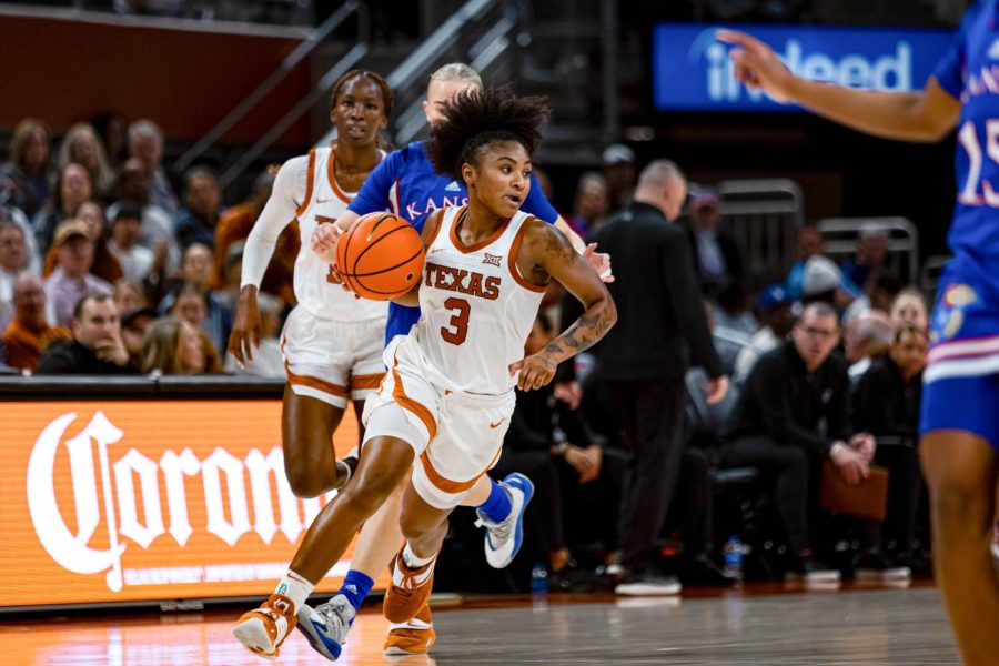 No. 20 Texas cranks up the heat, runs TCU out of gym in 20-point victory