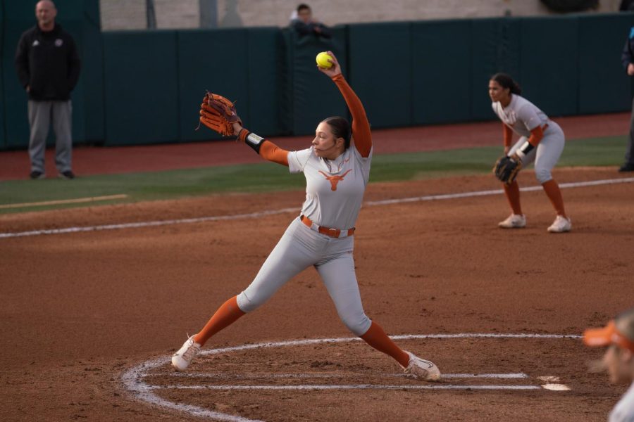 No. 13 softball remains undefeated in Texas Classic, Leighann Goode makes Texas softball history