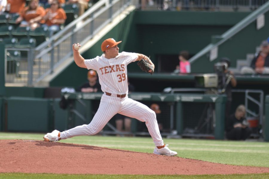 Texas fails to overcome Indiana’s big sixth inning in 4-2 loss