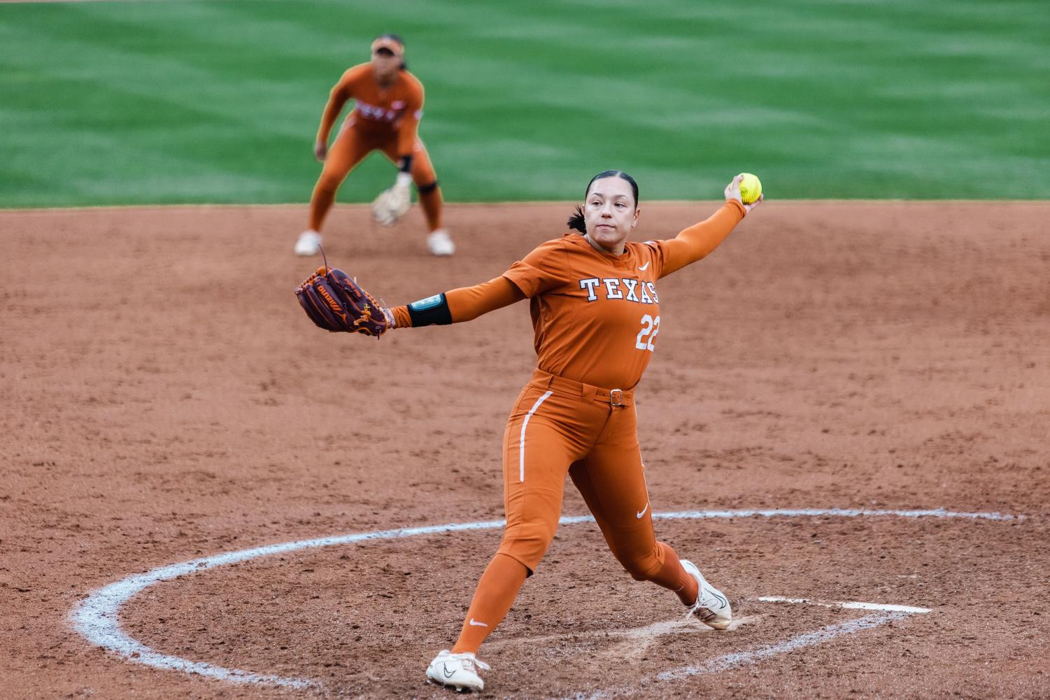 Texas softball sweeps Longhorn Invitational with a final win against